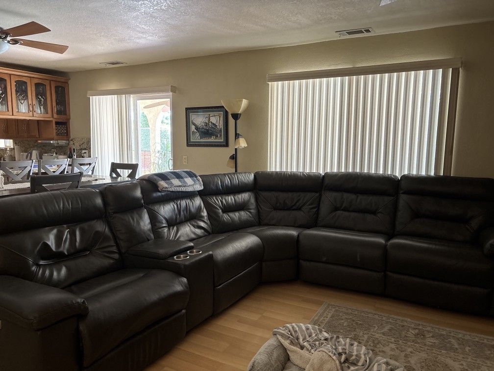 Jeromes Sectional
