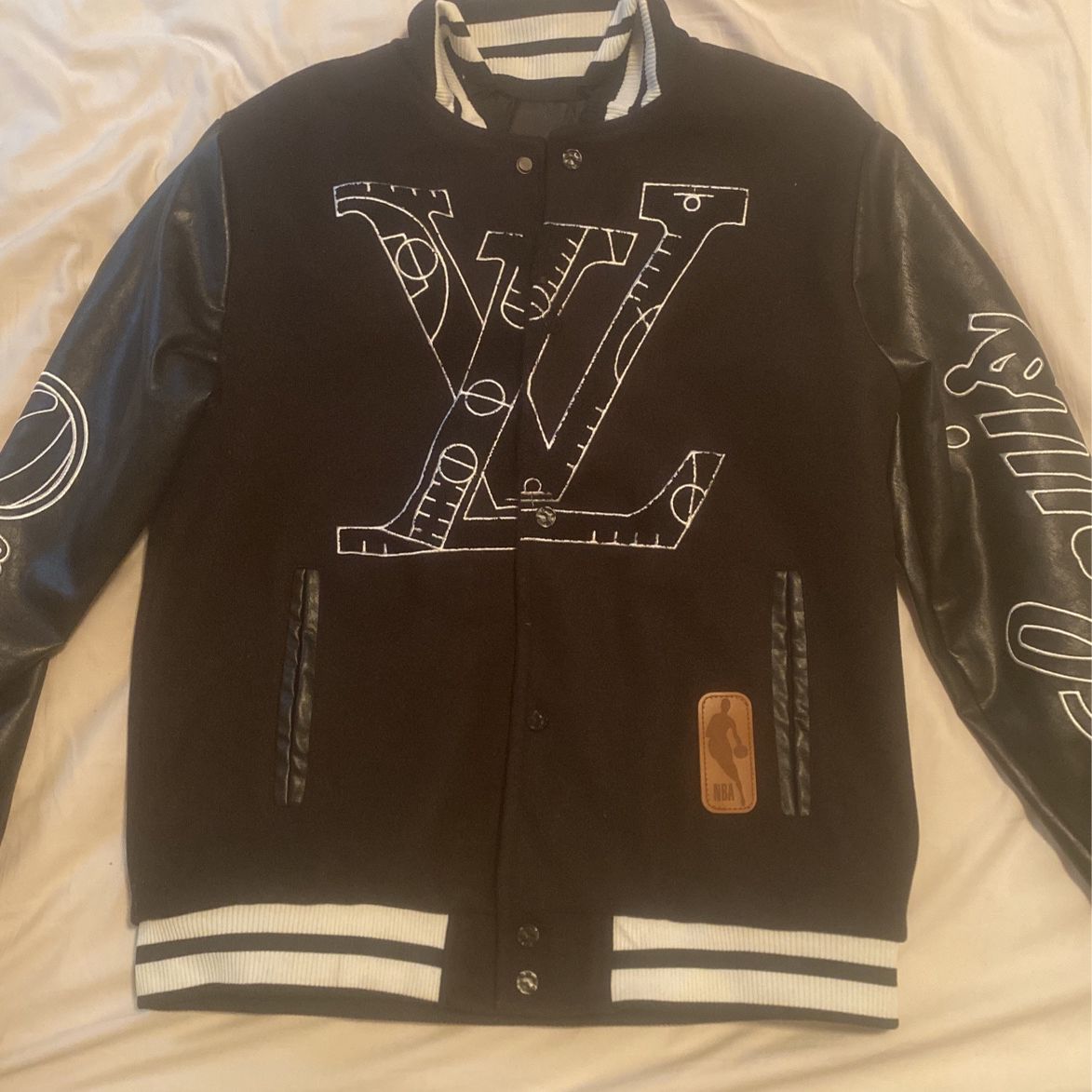 Louis Vuitton Bomber Jacket Coat LV Mens Size Large A+++++++quality for  Sale in Portland, OR - OfferUp