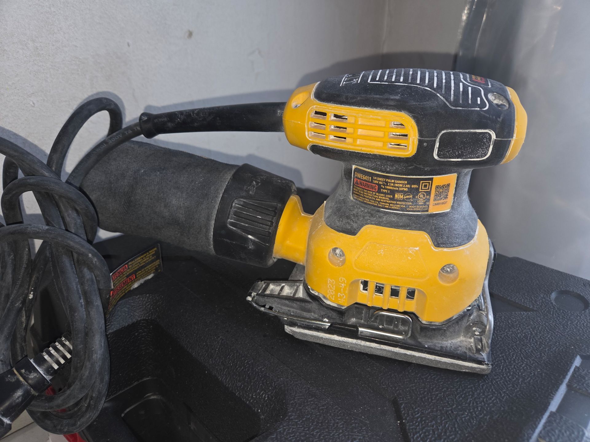 DeWalt Palm Sander