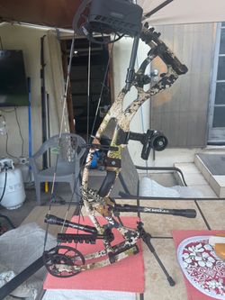Hoyt RX7 60-70lb carbon fiber bow