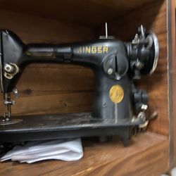 Singer Sewing Machine 