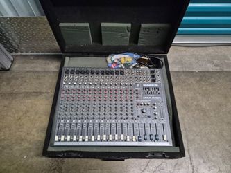 Mackie CFX16 16-Channel Mixer with Cantora Hard Flight Case