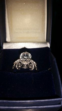 Beautiful Bradford exchange ring