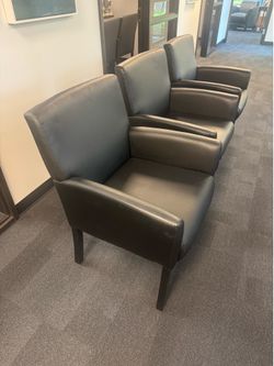 Boss Mid-back Box Arm Chair x18
