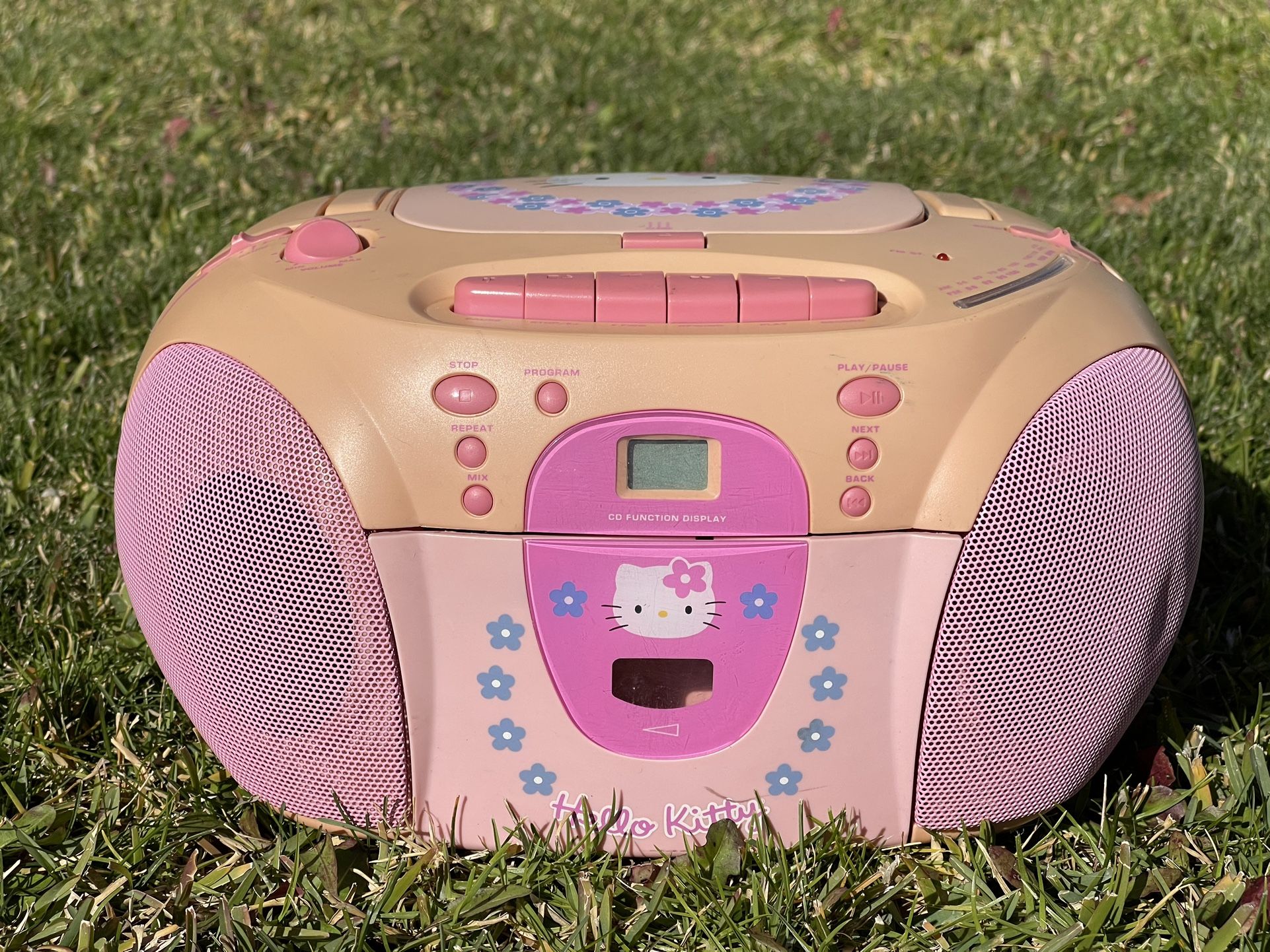 2000 Pink Hello Kitty CD Boombox AM/FM Radio & Cassette Player