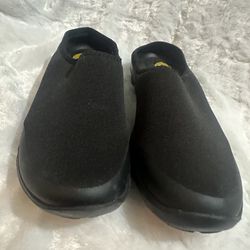 Crocs Comfy Slip On Size 8 $25