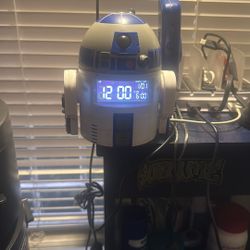 Pre-Owned Star Wars R2-D2 Digital Alarm Clock $10 