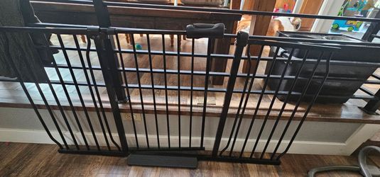 Extra wide 32-62in walk through pressure mounted gate