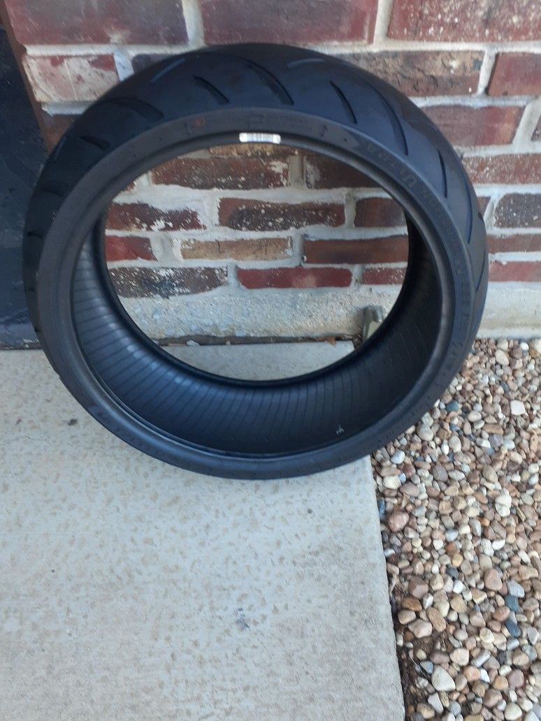 210/40/18 Metzeler motorcycle Tire