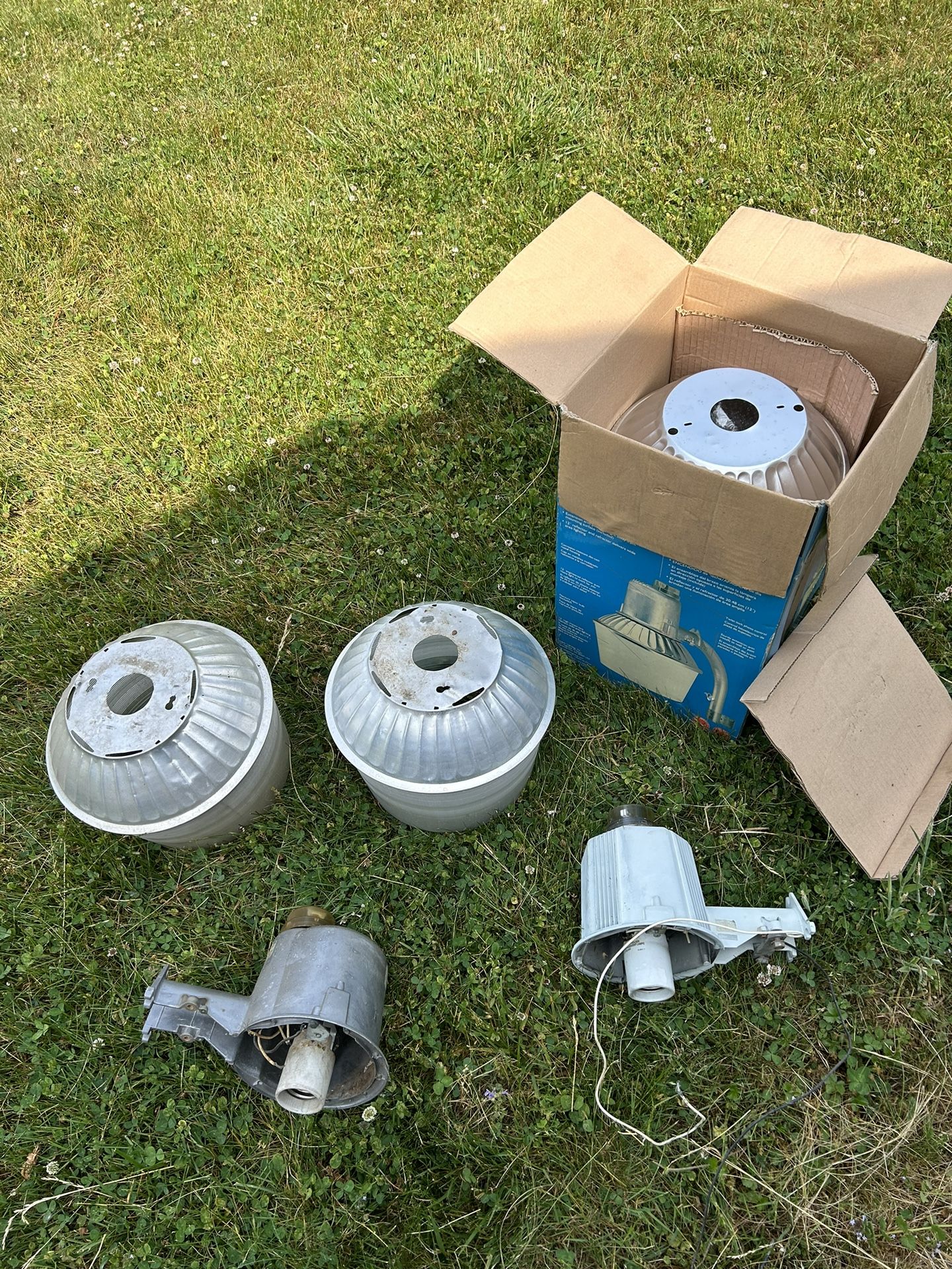 3 mercury vapor lights
