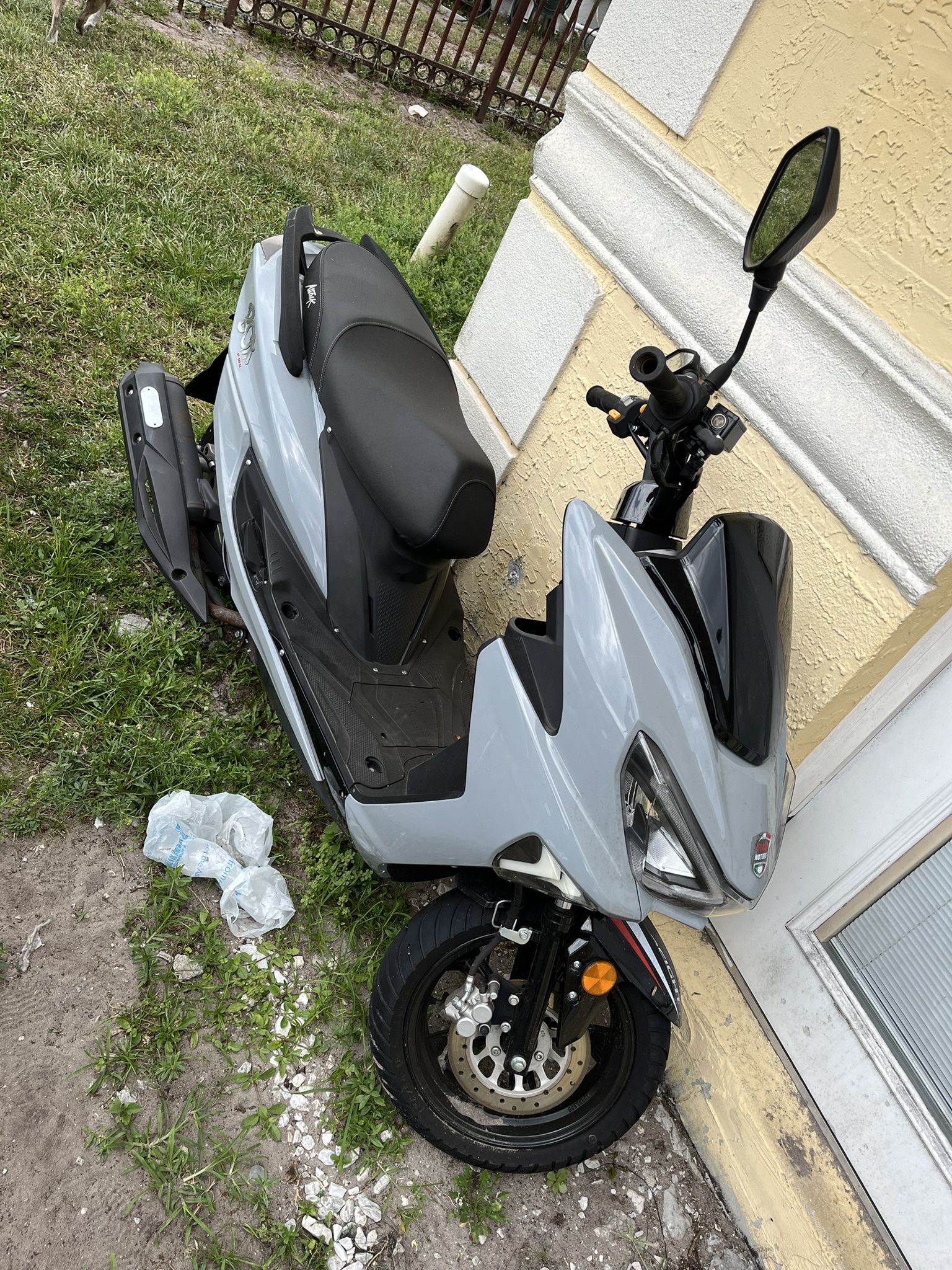 2 Used Scooters For Sale 1 200cc And One 150cc  $1800 For Both 