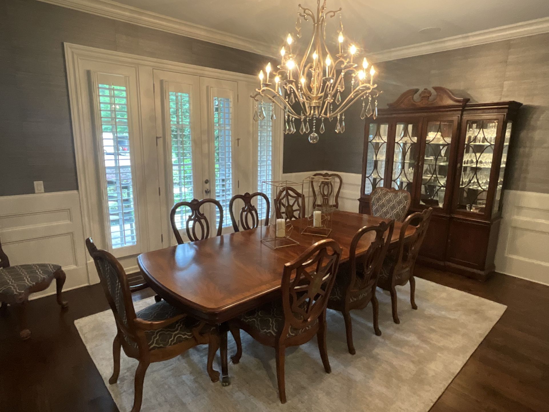 Thomasville Dining Room Table 10 Chairs & China Cabinet