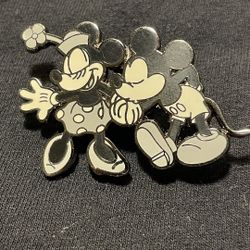 Mickey And Minnie Mouse Pin (2002) Disney 