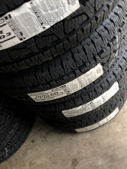 275/65/18 Bridgestone Dueler Revo 3