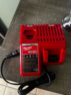 Milwaukee Standard Charger M12/M18