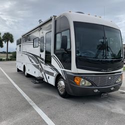 Motorhome fleetwood pace arrow 2004 36B cash only