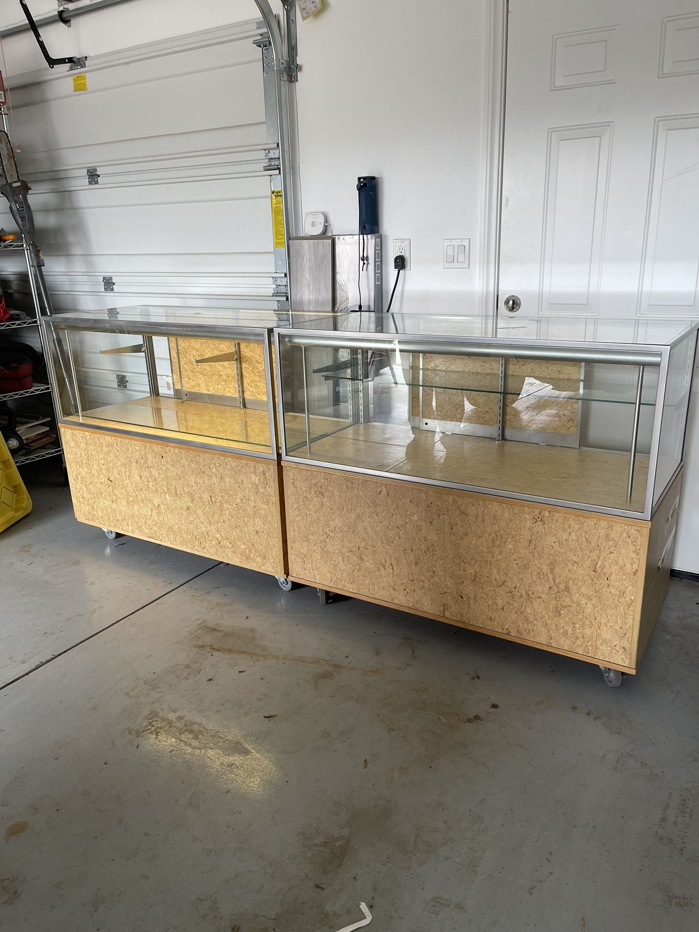 GLASS DISPLAY CASE WITH LIGHTS