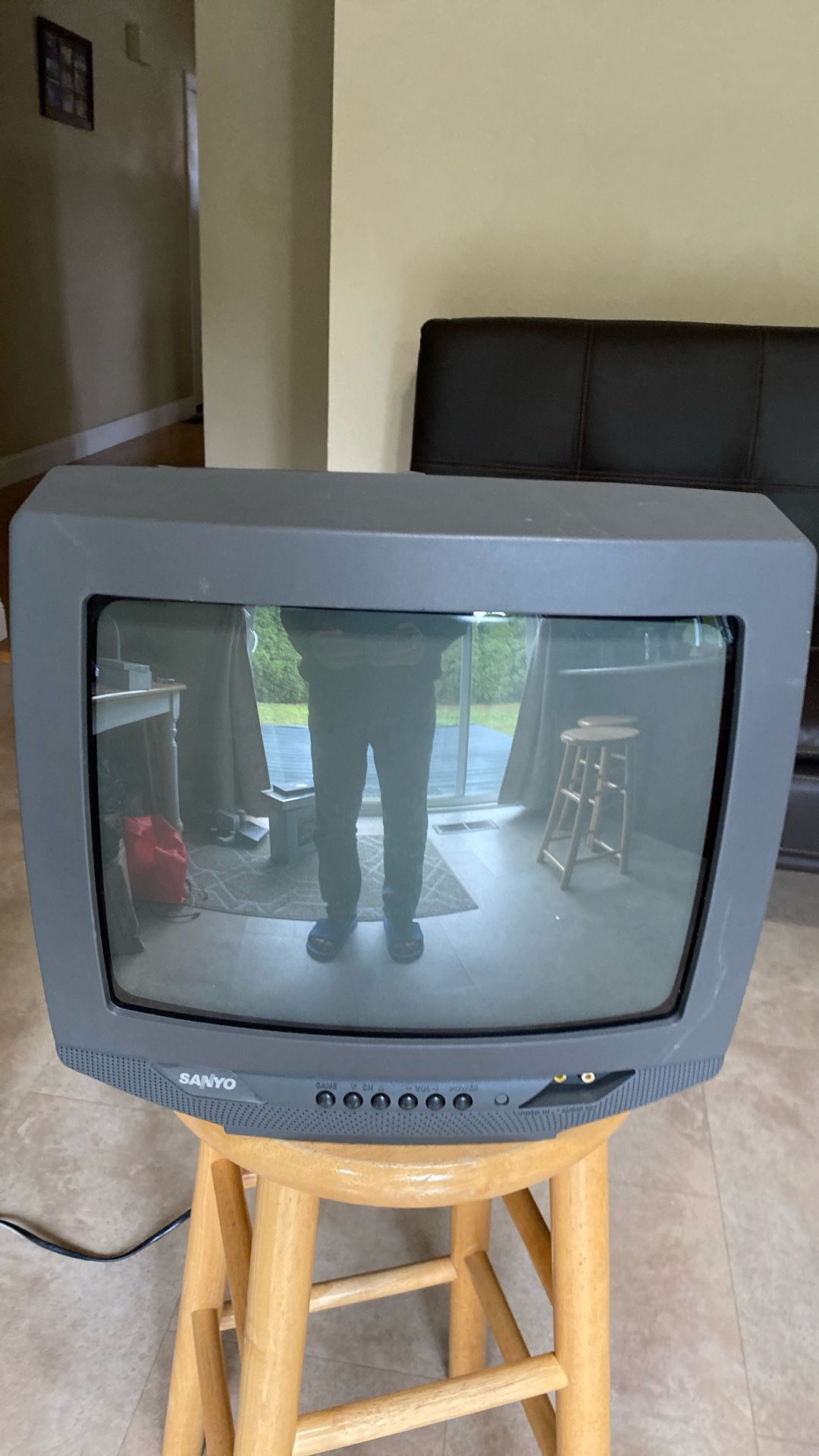 Vintage Sanyo DS13320 13" CRT TV Front A/V Inputs Retro Gaming Works - No Remote