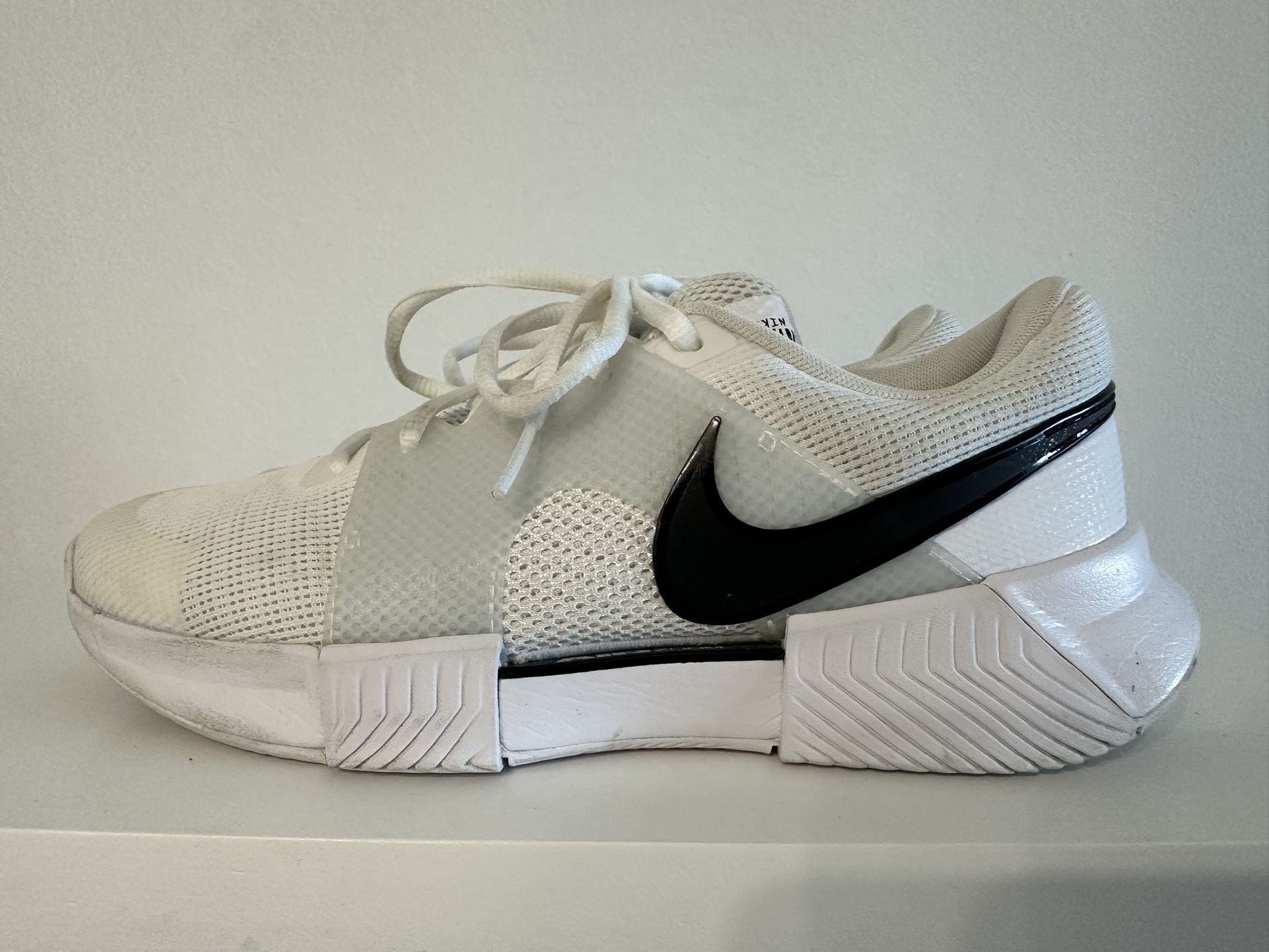 Woman Nike Zoom GP Challenge 1 tennis hard court sneaker. Size : 8.5. Used  no box .