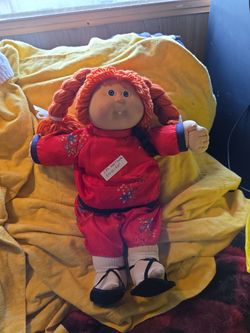 World traveler cabbage patch doll with bag.