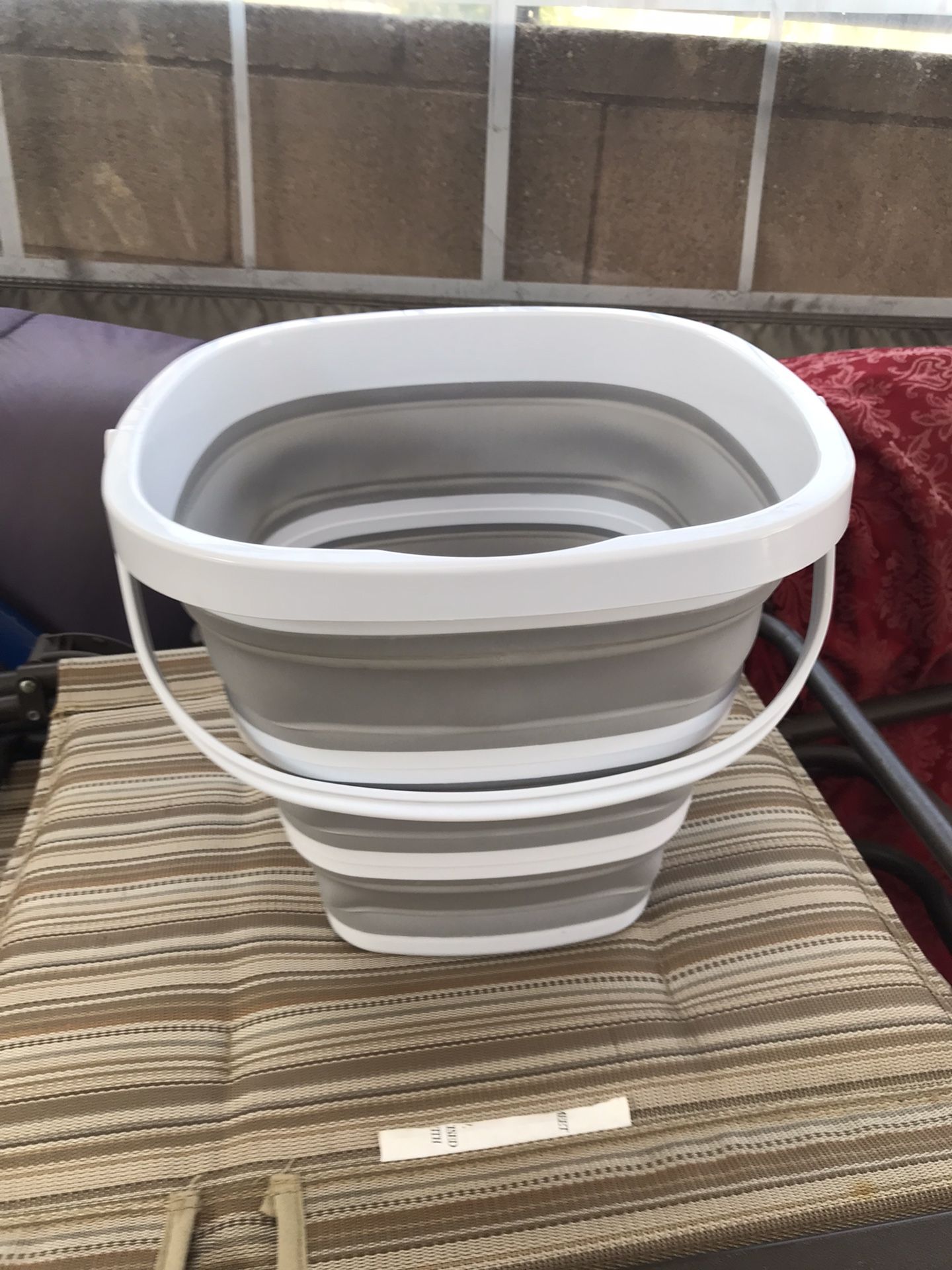 Brookstone Folding Bucket