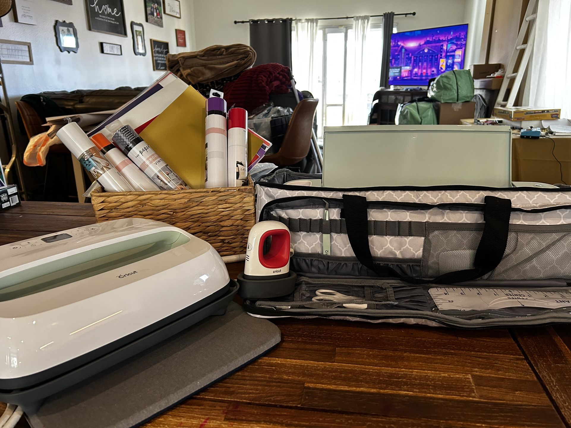 Cricut Explore Air 2, Cricut Heat press, Cricut Mini heat press, assorted tools & vinyl