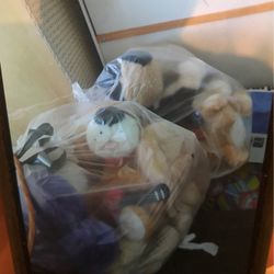 STUFFED ANIMALS-TONS OF THEM BEST OFFER