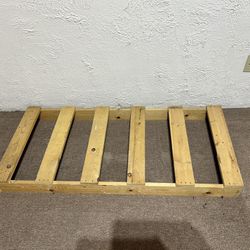 FREE Pallets & Plywood Pieces 