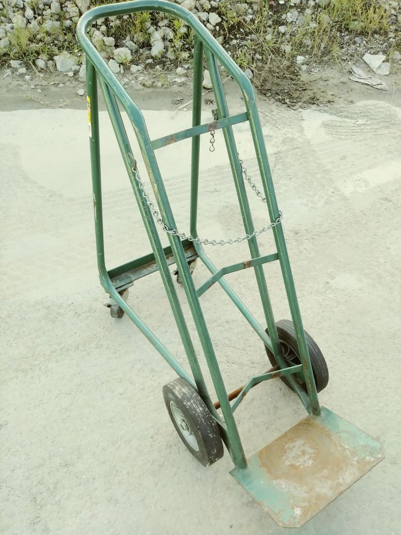 6 Little Giant Tilt Back Cylinder Truck