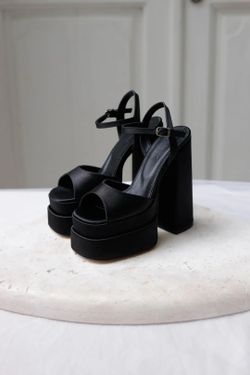 Wild Fable Black Women’s Platform Ankle Strap Faux Leather Sandals 7.5