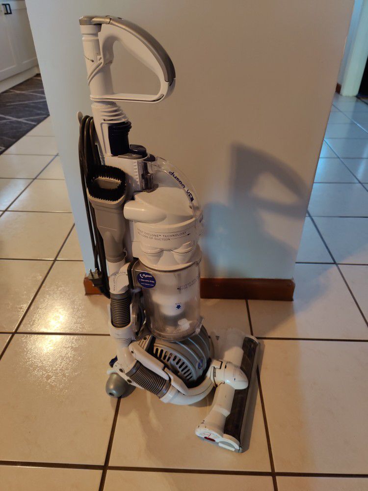 Dyson Dc24 Vacuum Cleaner 