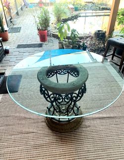 Glass Circle Table With 4 Wooden Stools