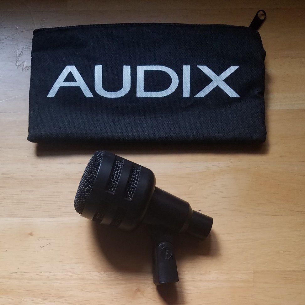 audix bass drum mic with storage bag