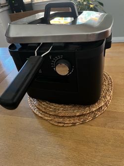 Mainstays 4-Liter Matte Black Electric Deep Fryer with Adjustable Temperature Control