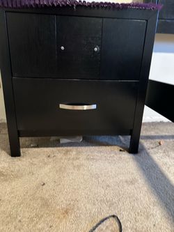 2 nightstands