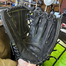Louisville Slugger Pro-Model ZRSL5S 12.5” Baseball/SB Glove Leather, RHT Softball Used once!!!