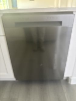 Brand new dishwasher, works perfectly