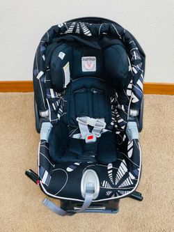 Peg Perego Baby Car seat with base newborn-30 lb