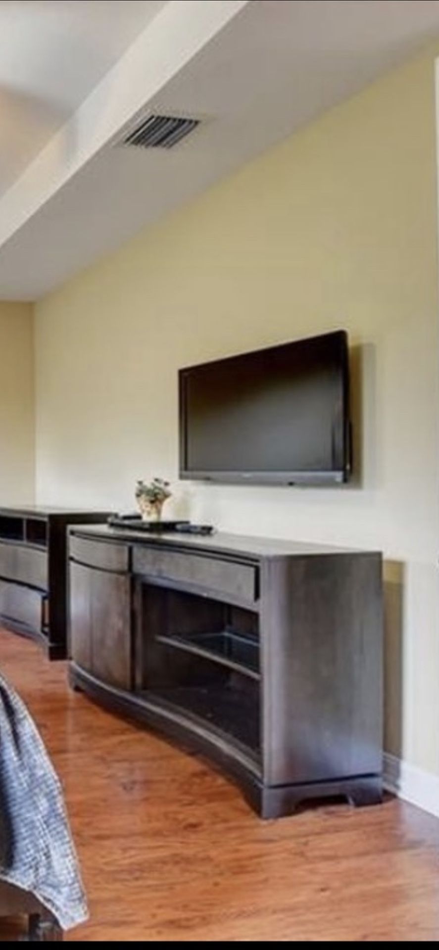 Large Entertainment console