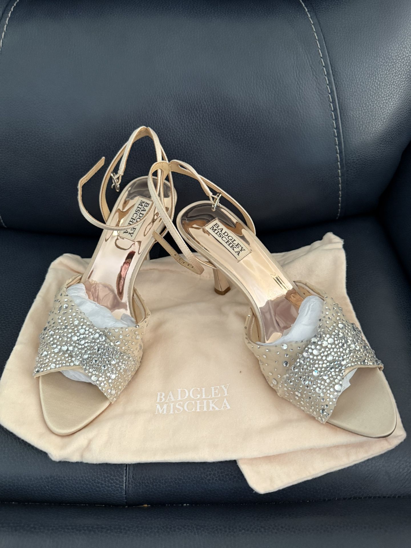 Badgley Mischka size 9 Wedding Shoe Nice Rhinestone
