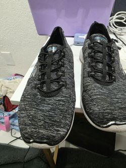 Sneaker SKECHERS  SIZE 8 IN PERFECT CONDITION