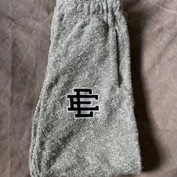 Eric Emanuel Boucle sweats
