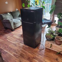 Magic Chef Mini Fridge 