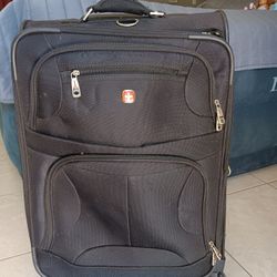 Black Swiss Gear Luggage 