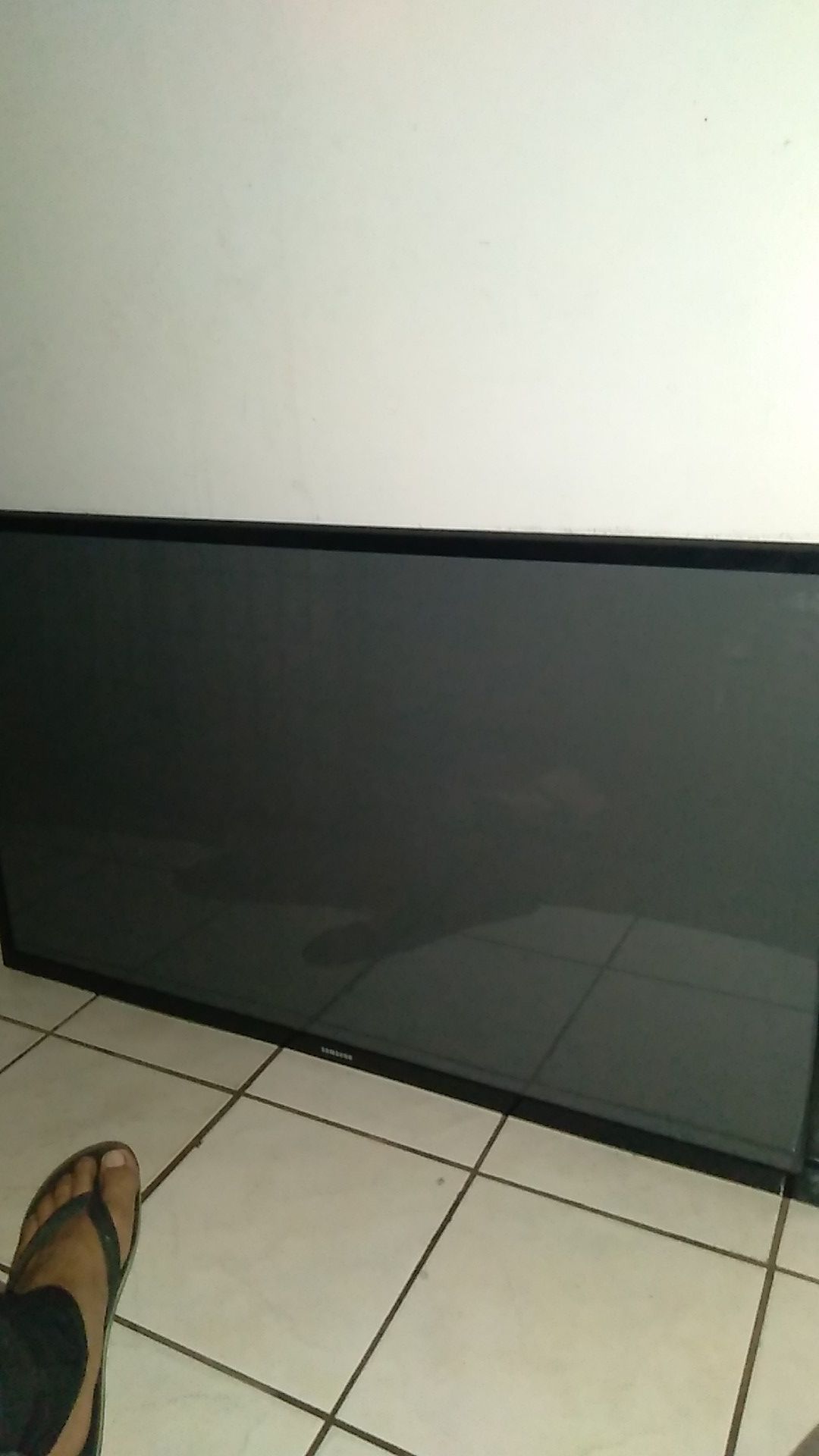 50 inch Samsung TV with controller but no stand