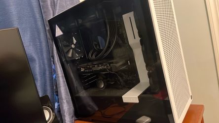 Computadora de mesa y monitor