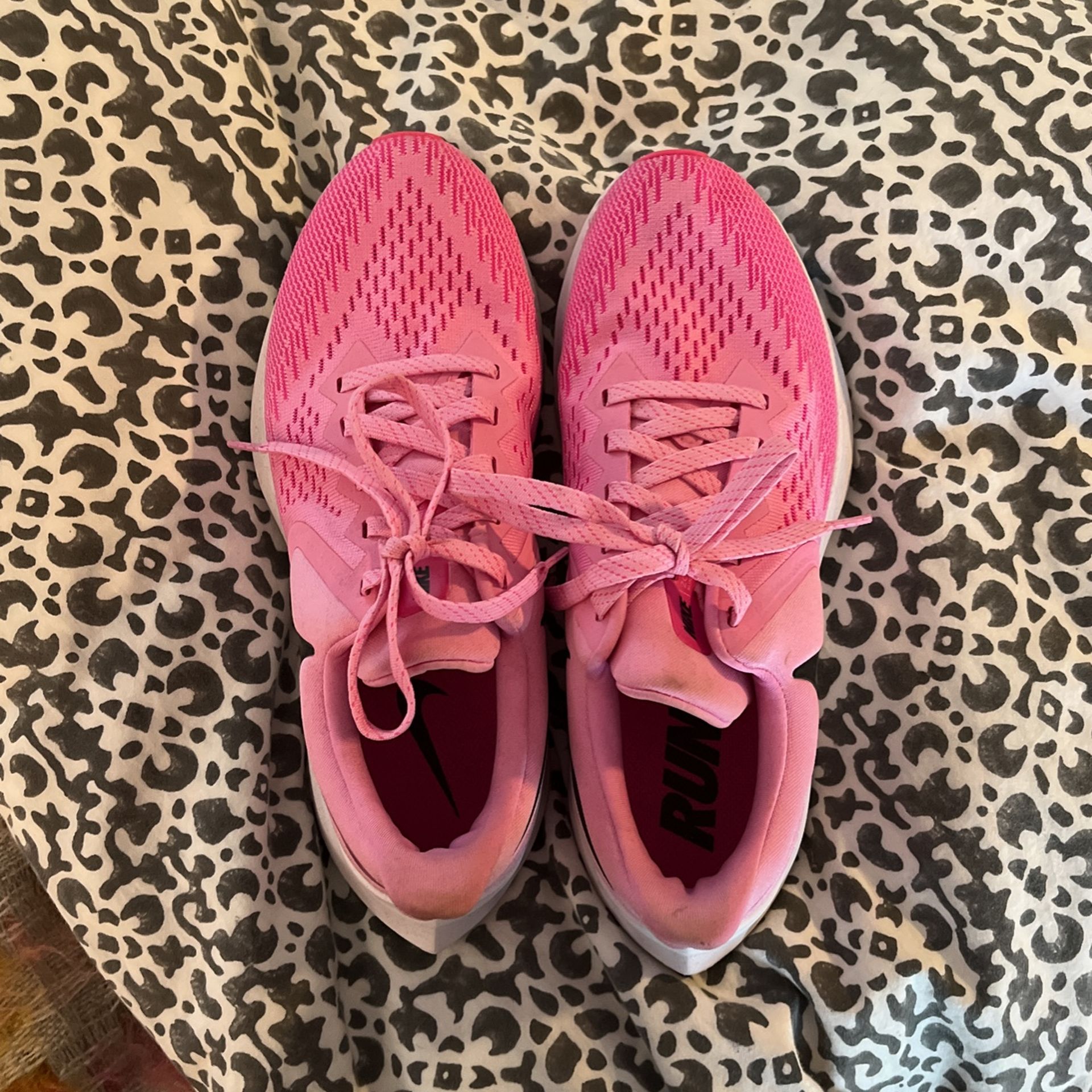 Nike Womens Zoom Winslow 6 Running Shoe
