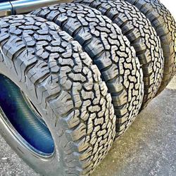 LT 275/70R17 Bfgoodrich vendo 4 llantas en excelentes condiciones de vida