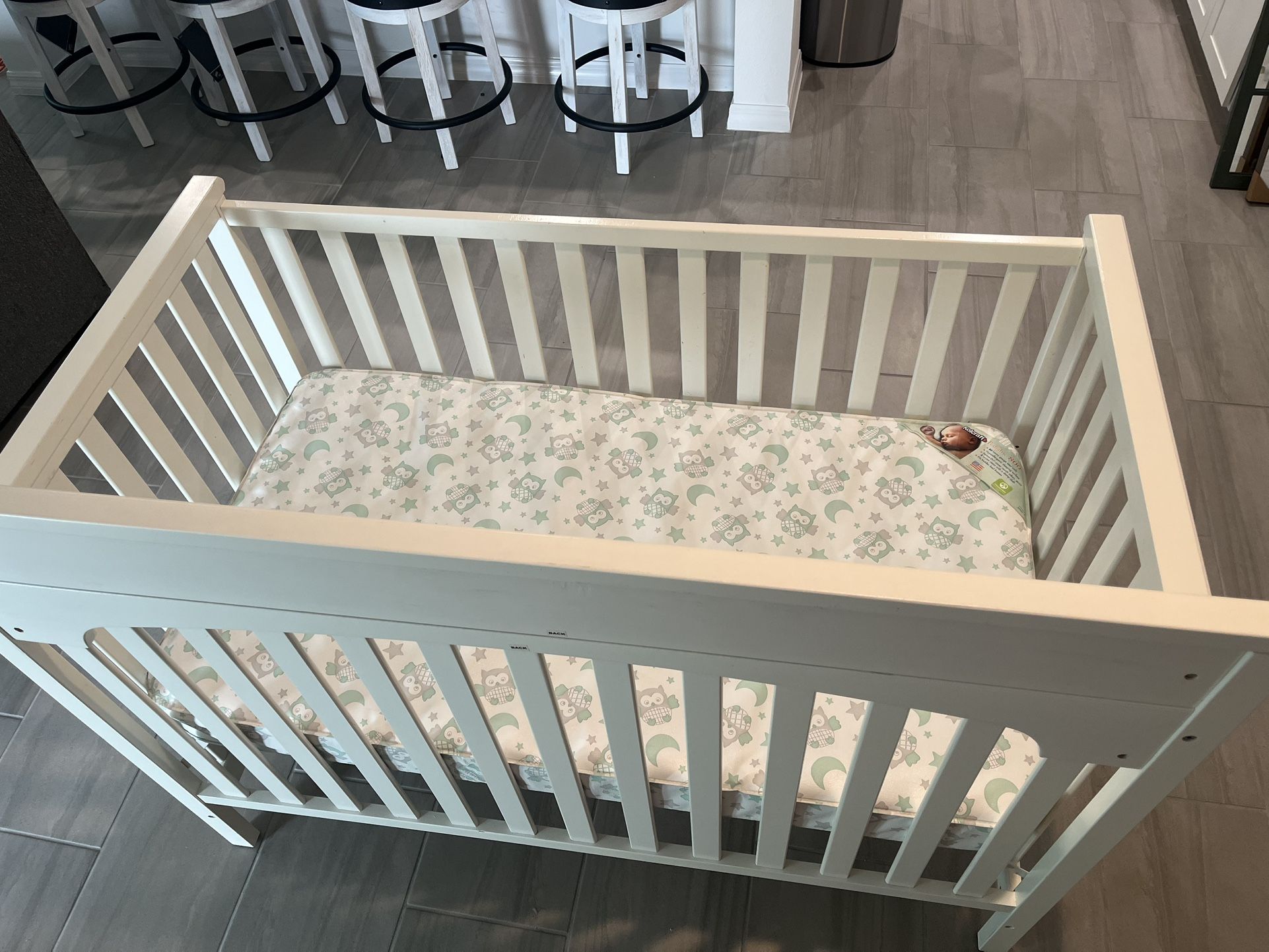 White Baby Crib With Mattress 