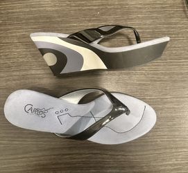 NEW Black And White Wedge Sandals